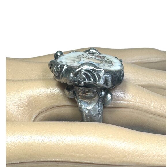 Peter Rabbit & Silverware Artisan Ring made from Broken China & Spoon Handle - Picture 3 of 15